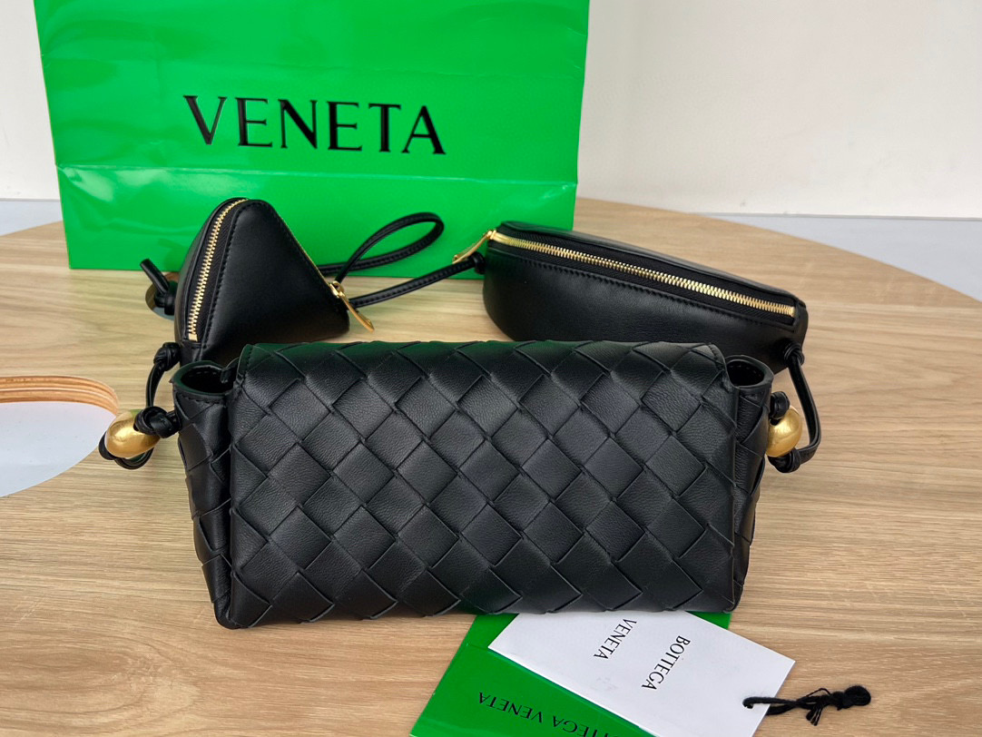 bo*te*ga Ve*ne*ta multi cross body pouch