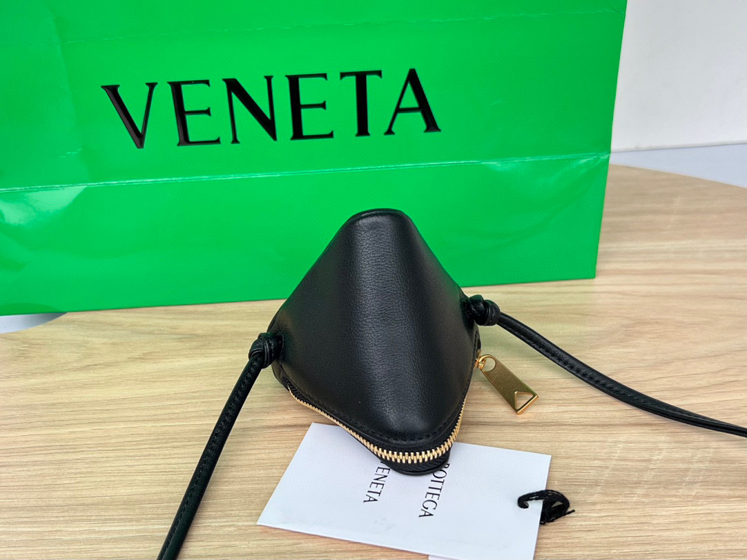 bo*te*ga Ve*ne*ta multi cross body pouch