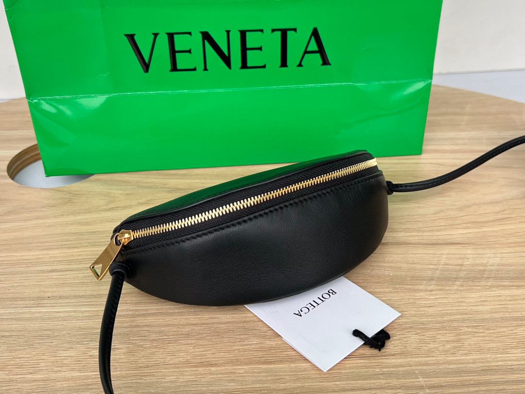 bo*te*ga Ve*ne*ta multi cross body pouch