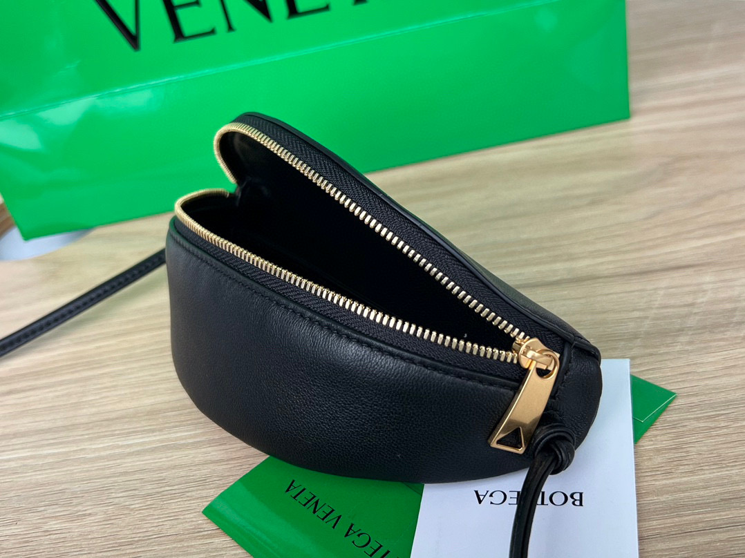 bo*te*ga Ve*ne*ta multi cross body pouch