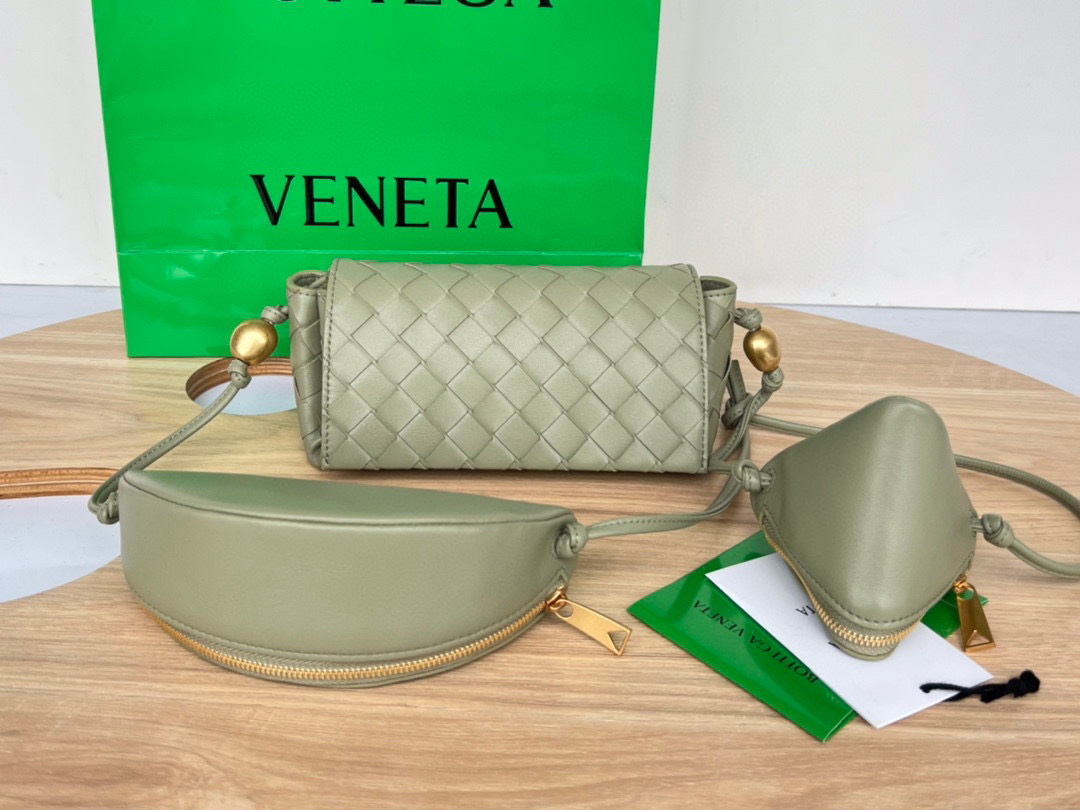 bo*te*ga Ve*ne*ta multi cross body pouch