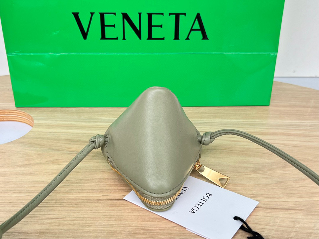 bo*te*ga Ve*ne*ta multi cross body pouch