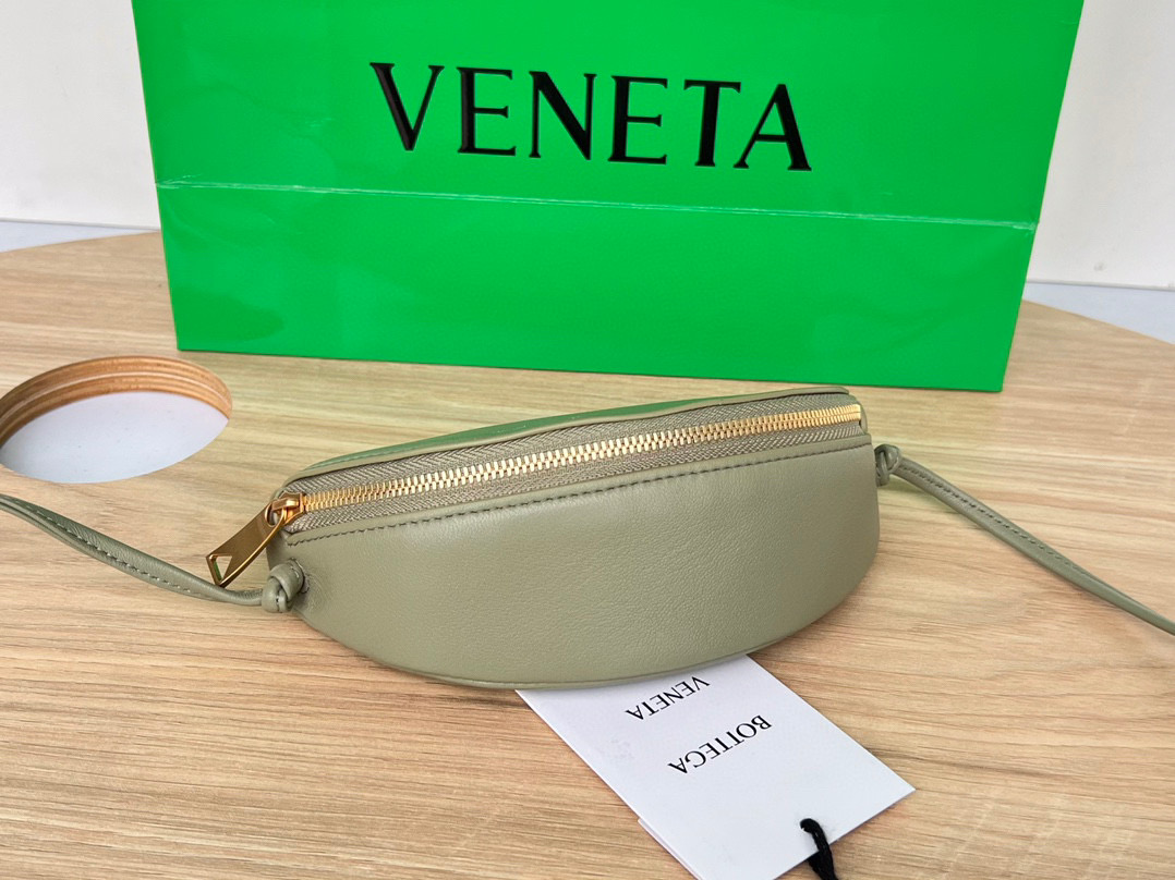 bo*te*ga Ve*ne*ta multi cross body pouch