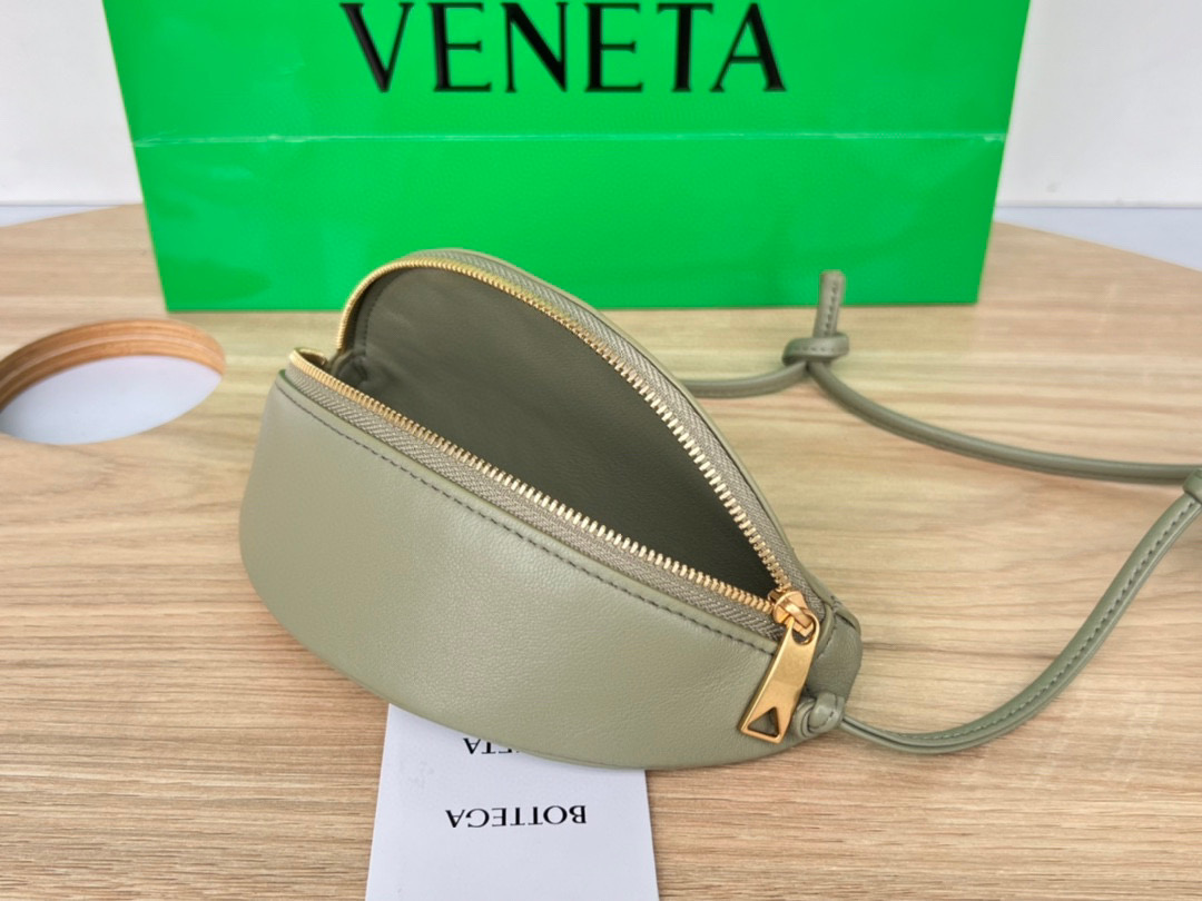 bo*te*ga Ve*ne*ta multi cross body pouch
