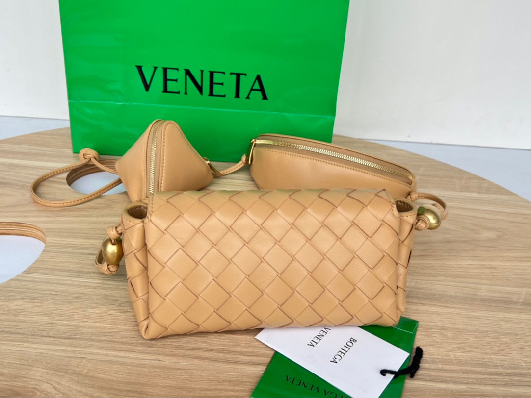 bo*te*ga Ve*ne*ta multi cross body pouch