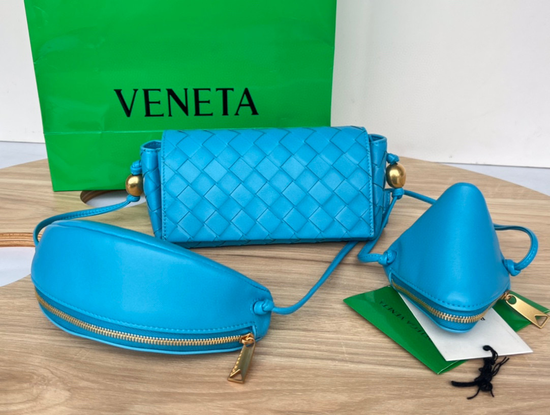 bo*te*ga Ve*ne*ta multi cross body pouch