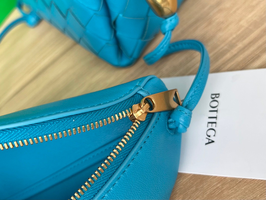 bo*te*ga Ve*ne*ta multi cross body pouch
