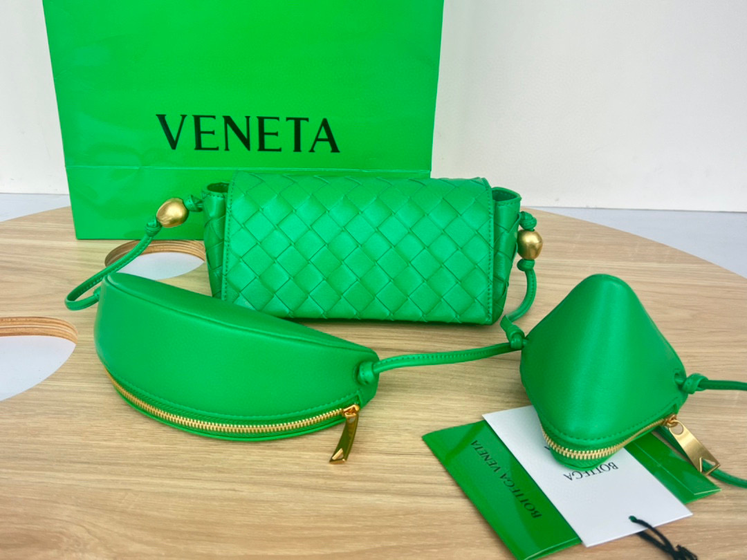 bo*te*ga Ve*ne*ta multi cross body pouch