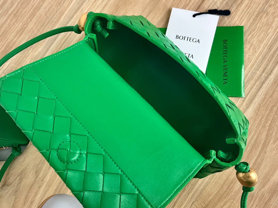 bo*te*ga Ve*ne*ta multi cross body pouch