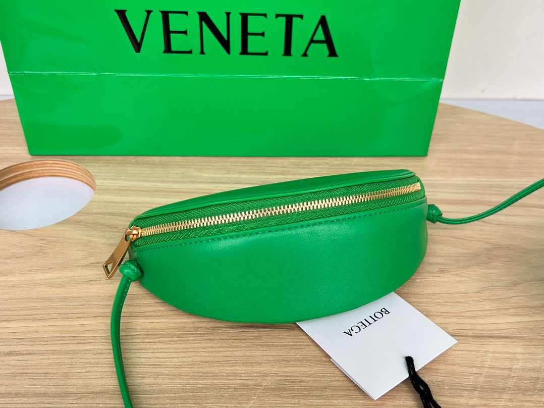 bo*te*ga Ve*ne*ta multi cross body pouch