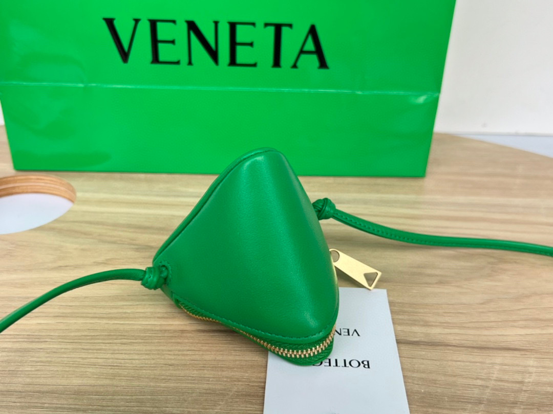bo*te*ga Ve*ne*ta multi cross body pouch