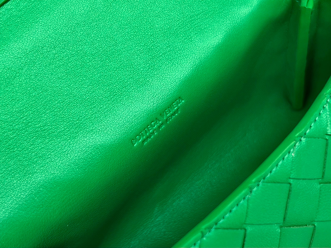bo*te*ga Ve*ne*ta multi cross body pouch