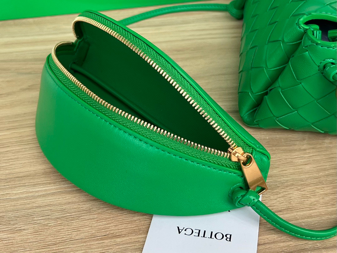 bo*te*ga Ve*ne*ta multi cross body pouch