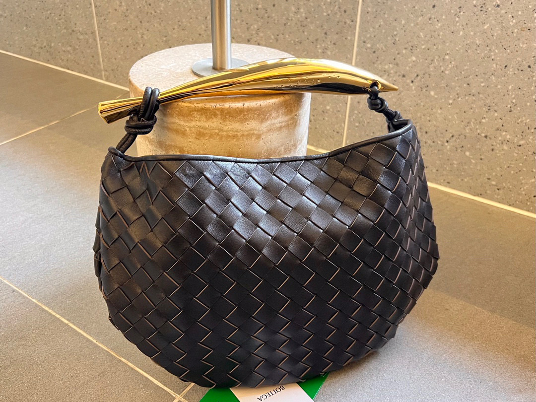 bo*te*ga Ve*ne*ta sardine top handle bag