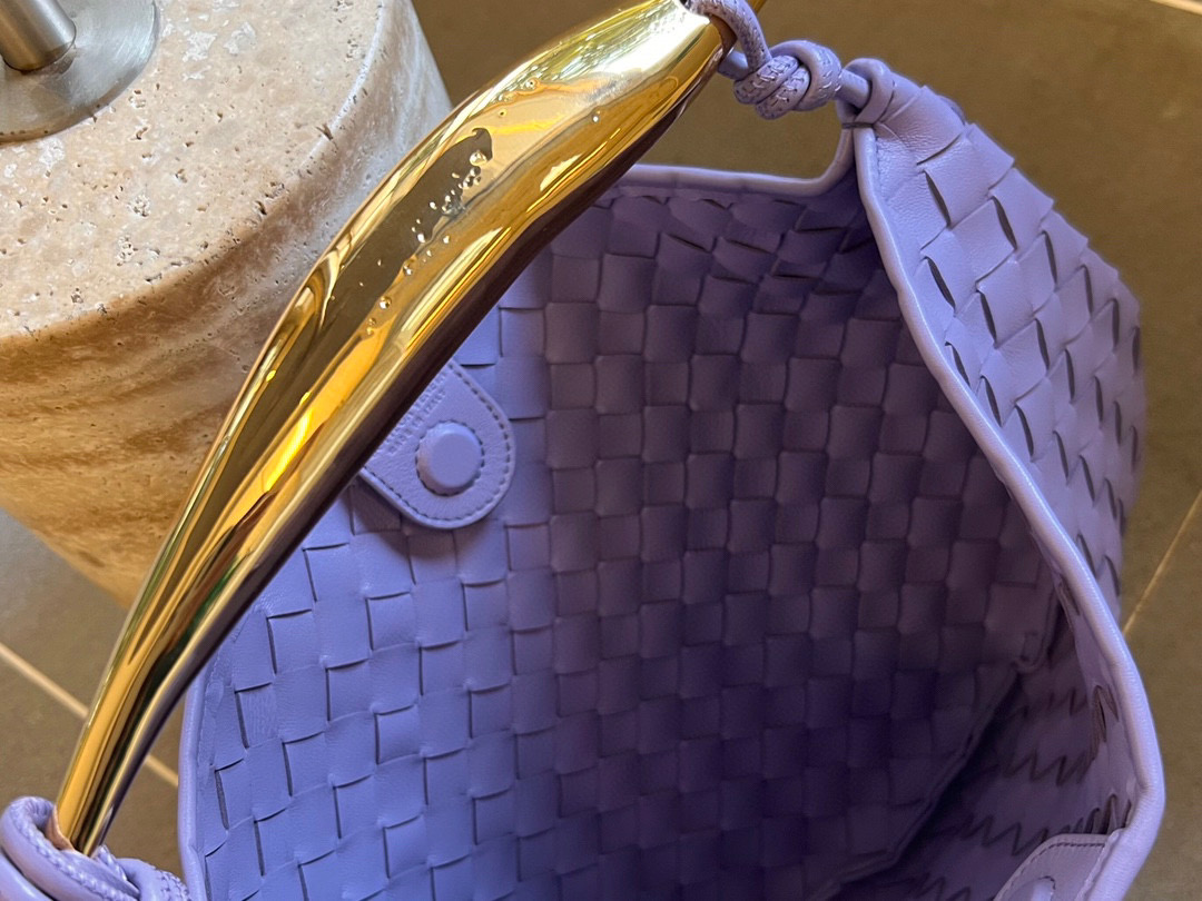 bo*te*ga Ve*ne*ta sardine top handle bag