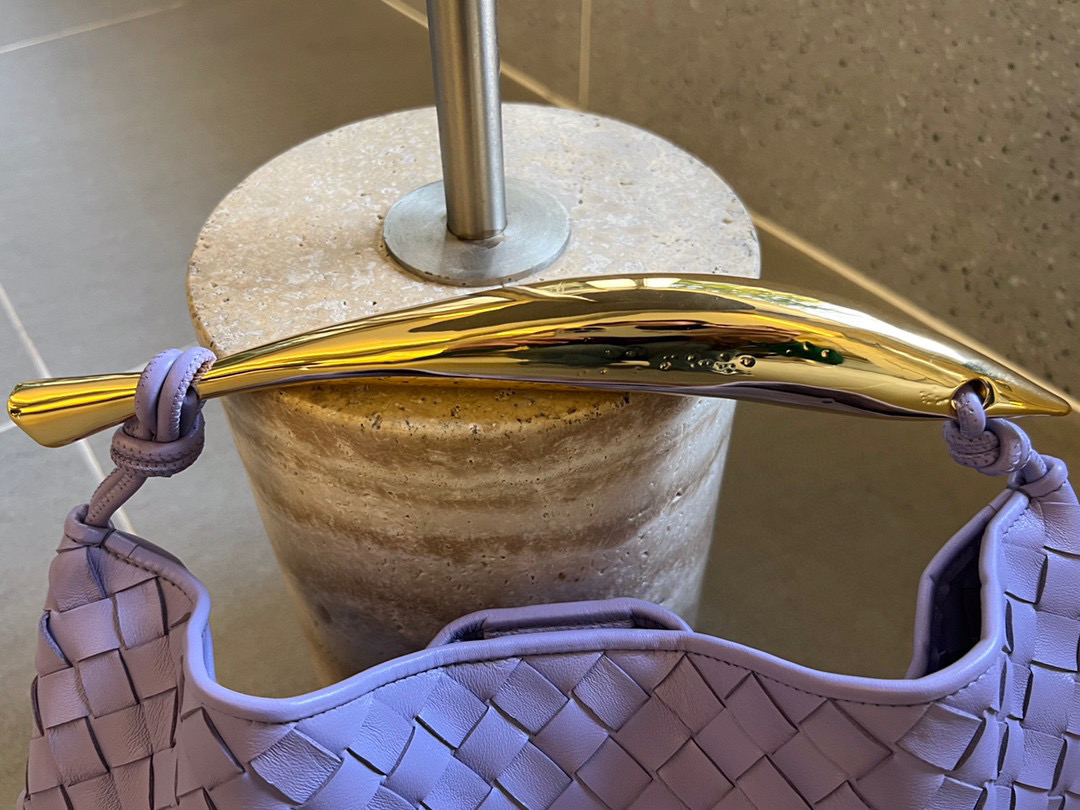 bo*te*ga Ve*ne*ta sardine top handle bag