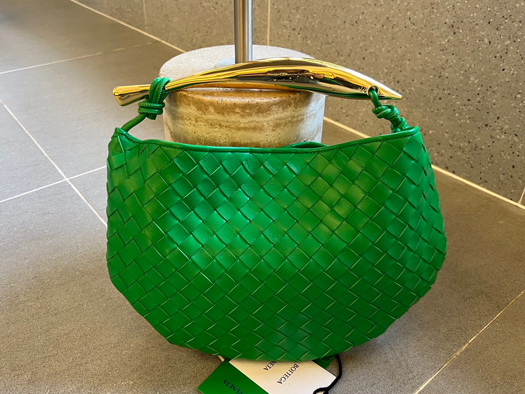 bo*te*ga Ve*ne*ta sardine top handle bag