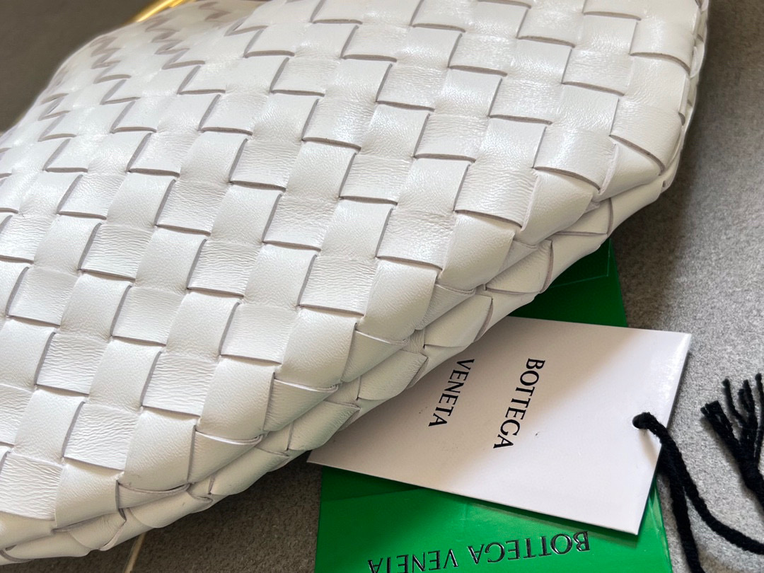 bo*te*ga Ve*ne*ta sardine top handle bag