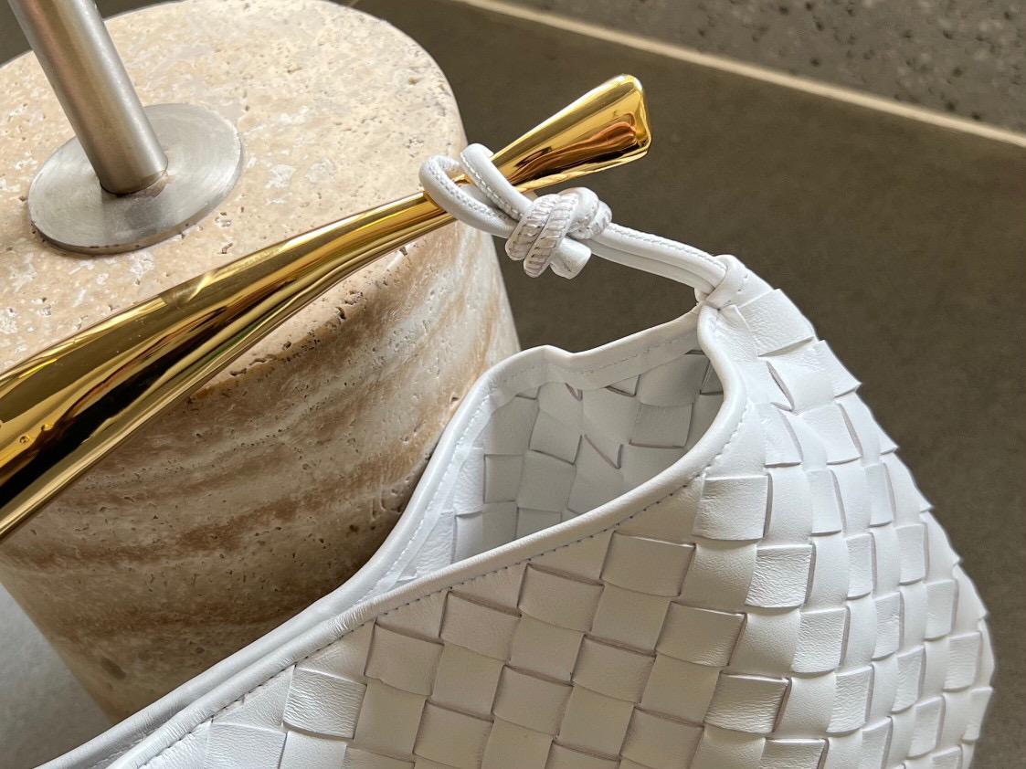 bo*te*ga Ve*ne*ta sardine top handle bag