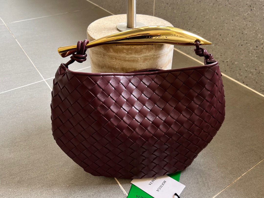 bo*te*ga Ve*ne*ta sardine top handle bag