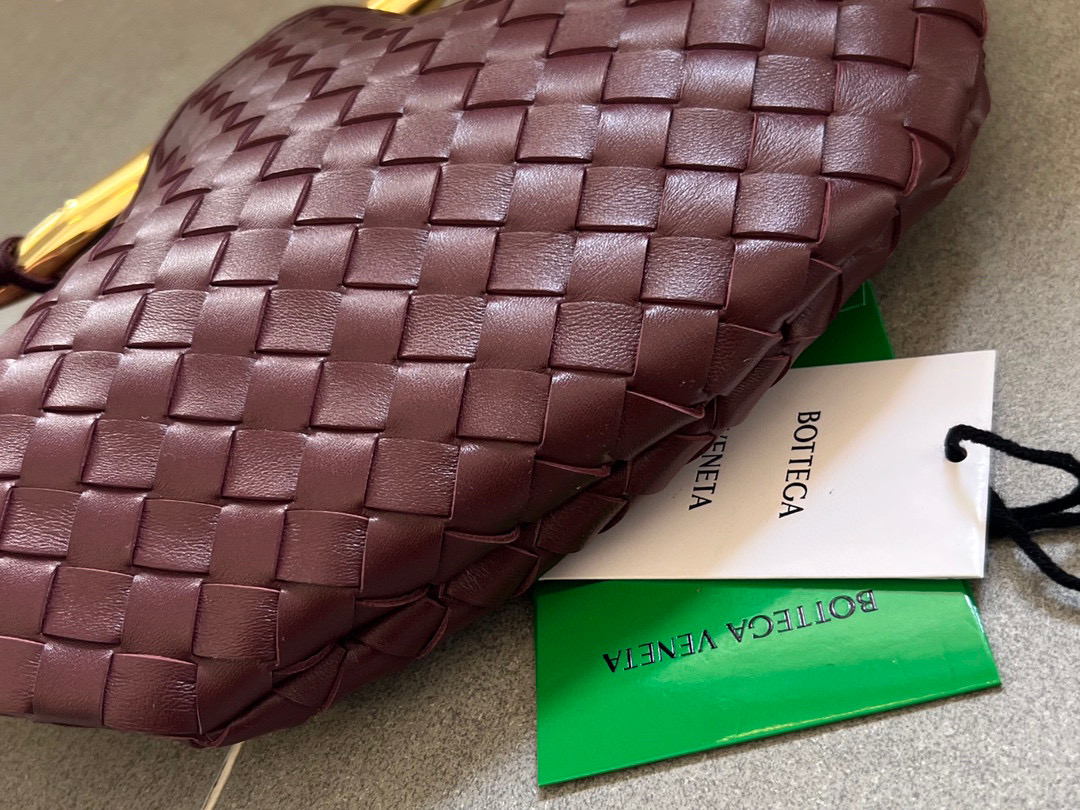 bo*te*ga Ve*ne*ta sardine top handle bag