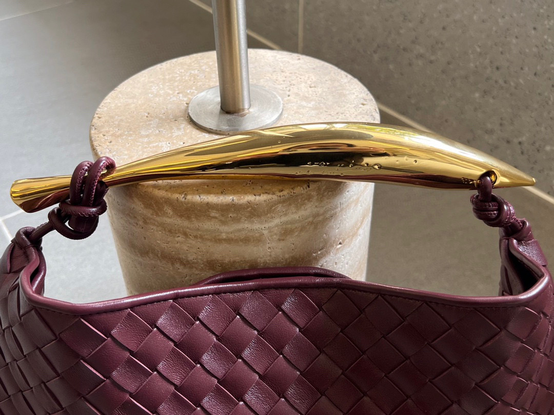 bo*te*ga Ve*ne*ta sardine top handle bag