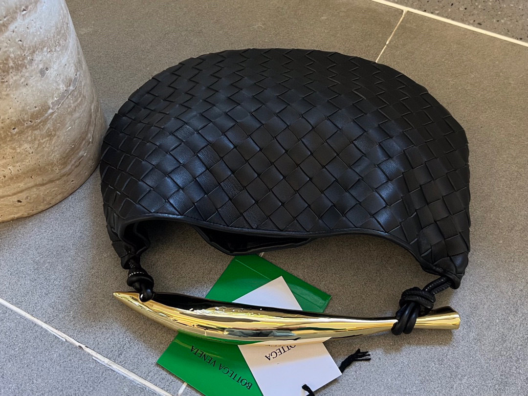 bo*te*ga Ve*ne*ta sardine top handle bag