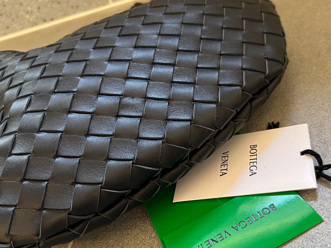 bo*te*ga Ve*ne*ta sardine top handle bag
