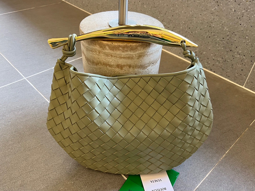 bo*te*ga Ve*ne*ta sardine top handle bag