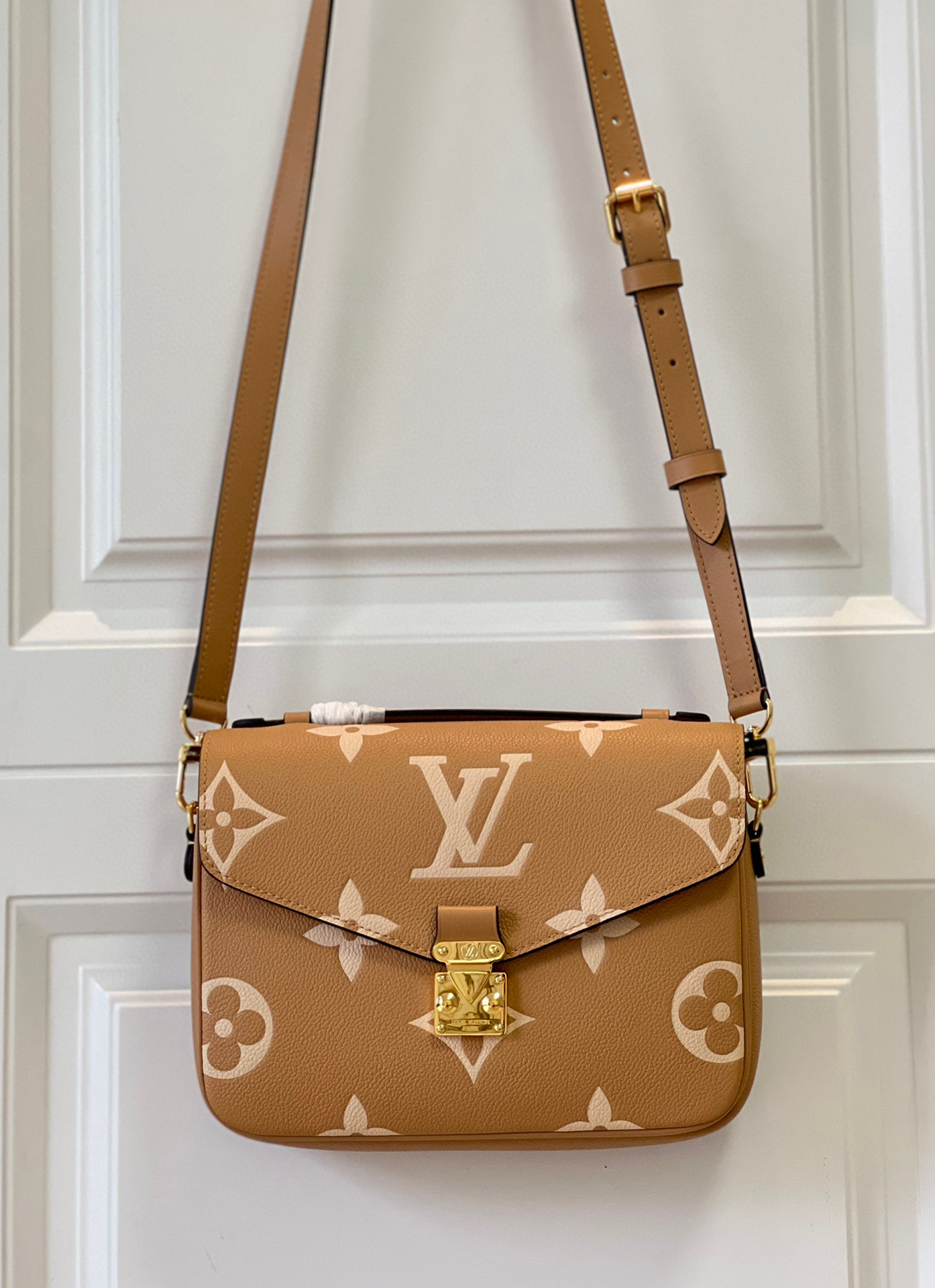 l**is V*t*n pochette metis