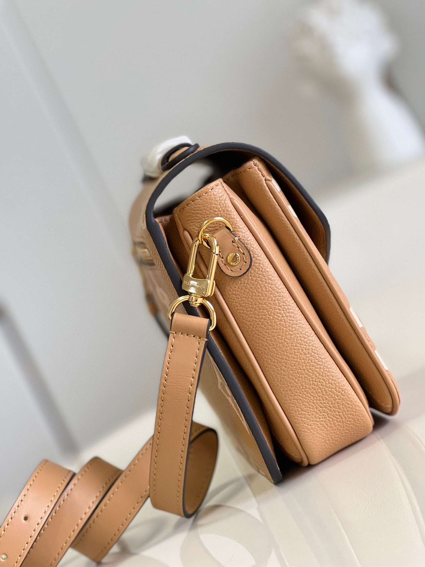 l**is V*t*n pochette metis