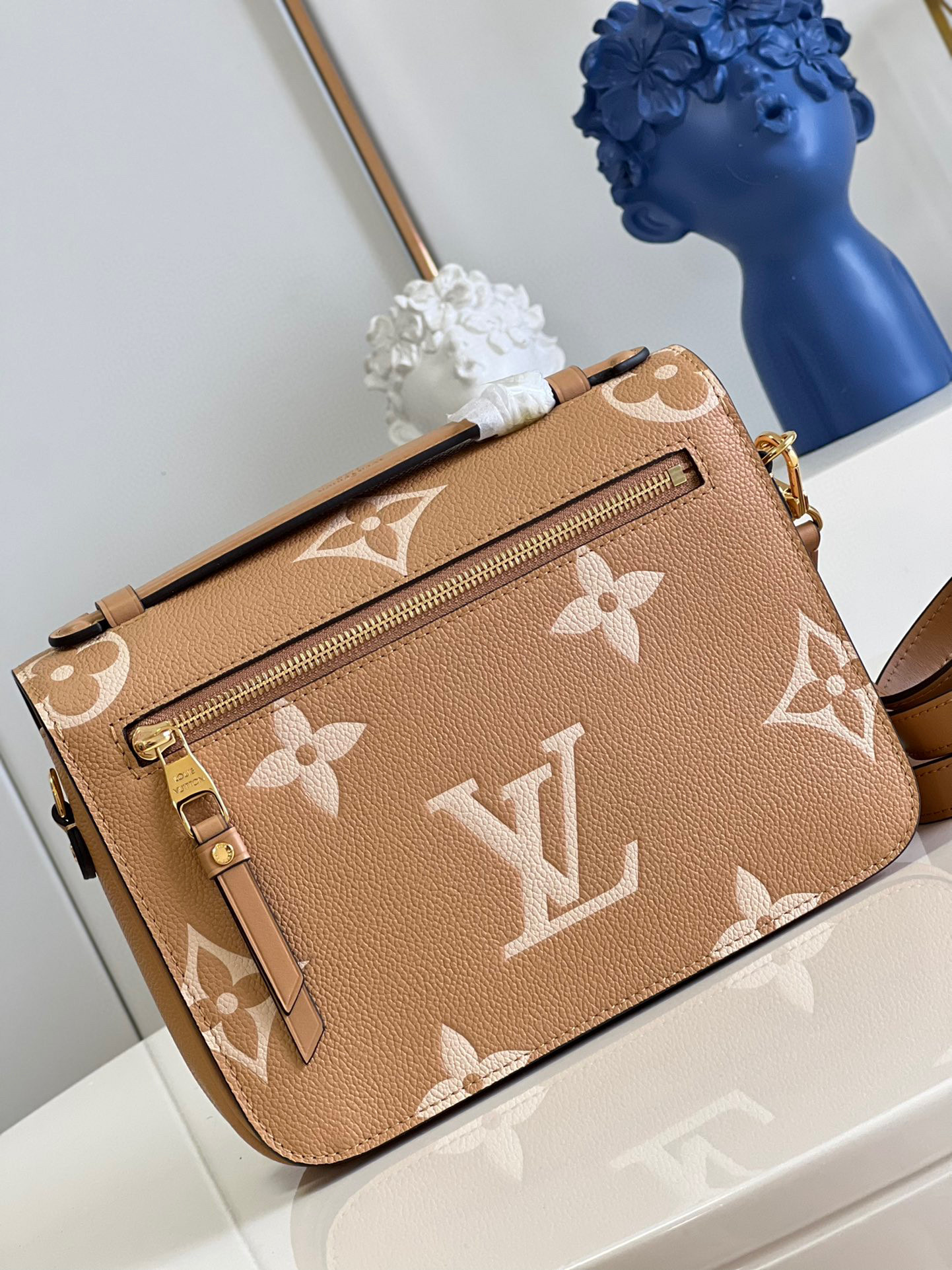 l**is V*t*n pochette metis