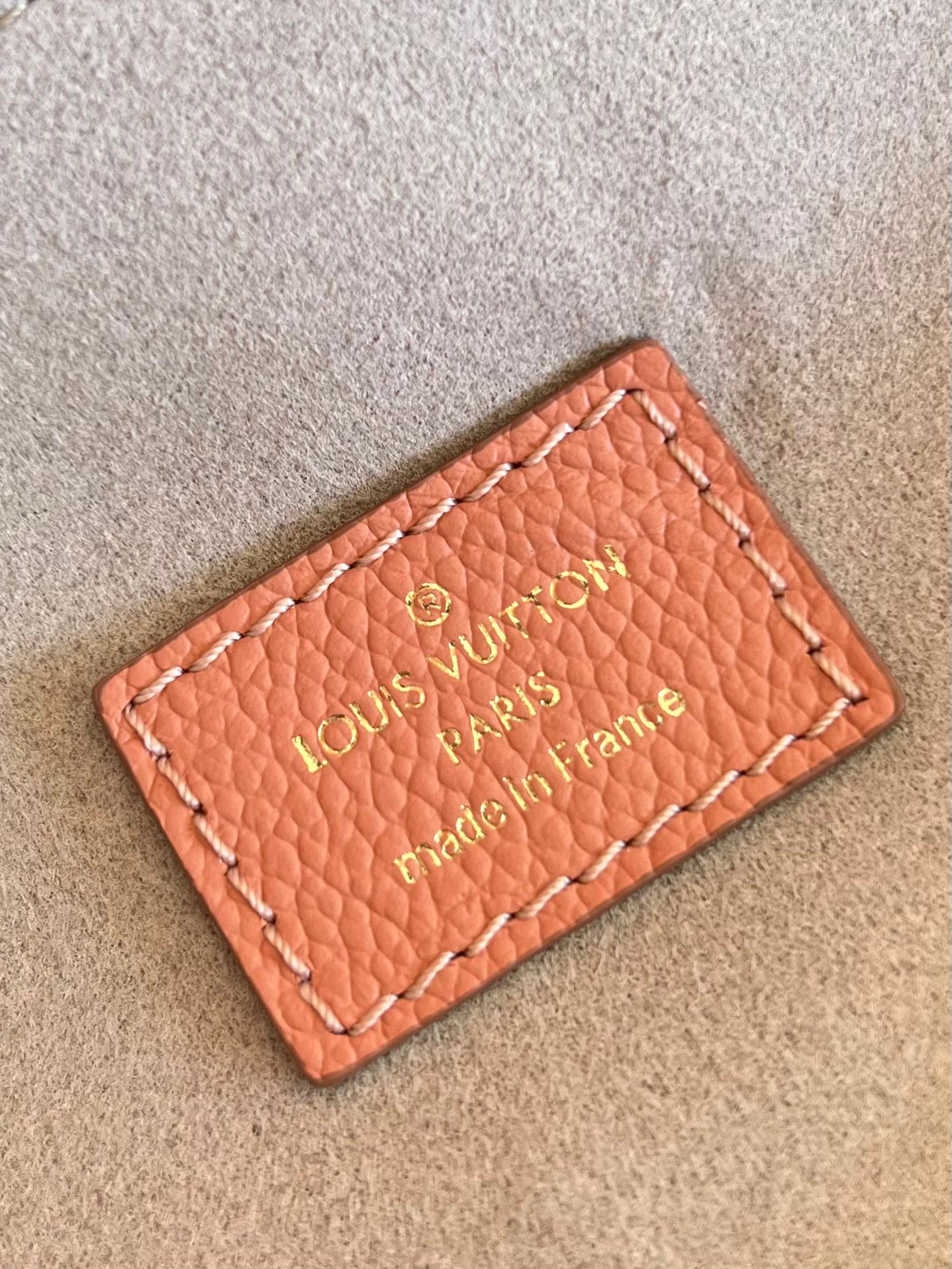 l**is V*t*n pochette metis