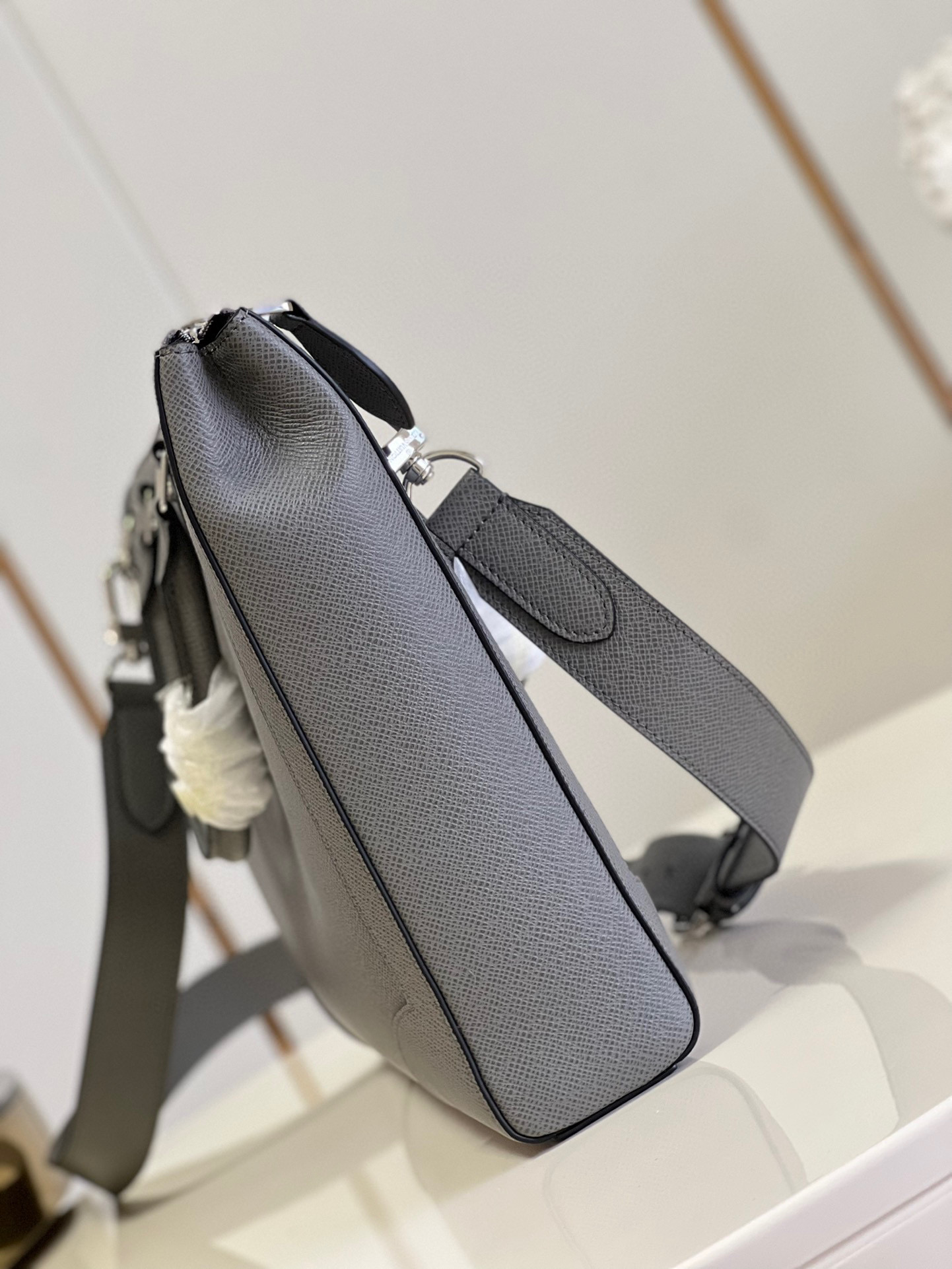 l**is V*t*n maletin slim bag