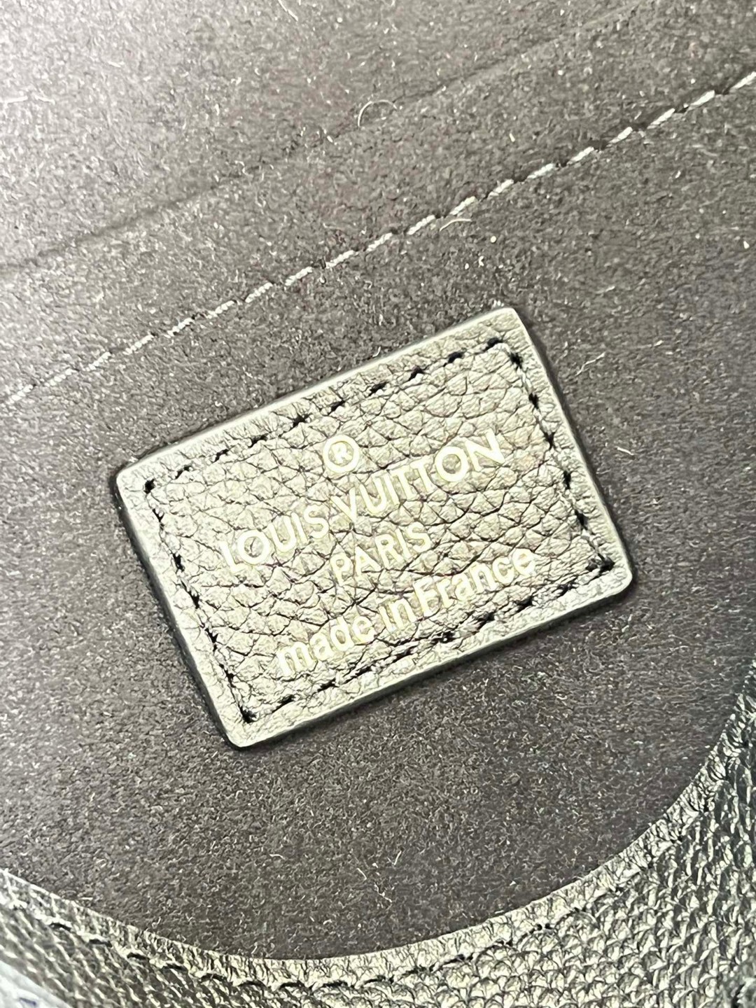 l**is V*t*n mylockme chain bag