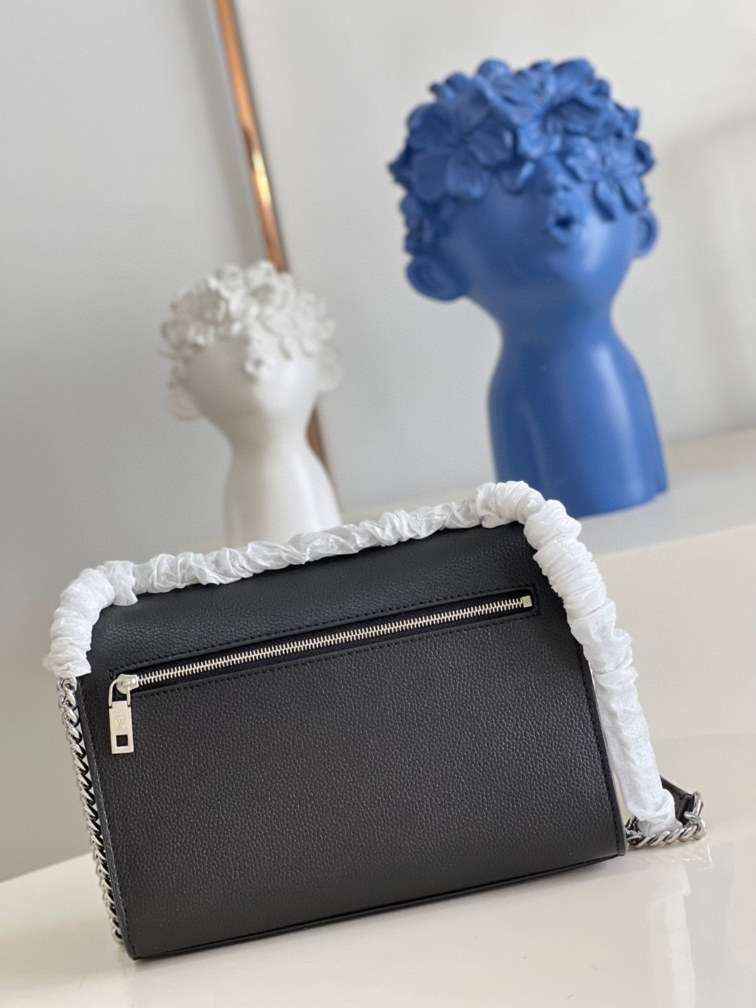l**is V*t*n mylockme chain bag
