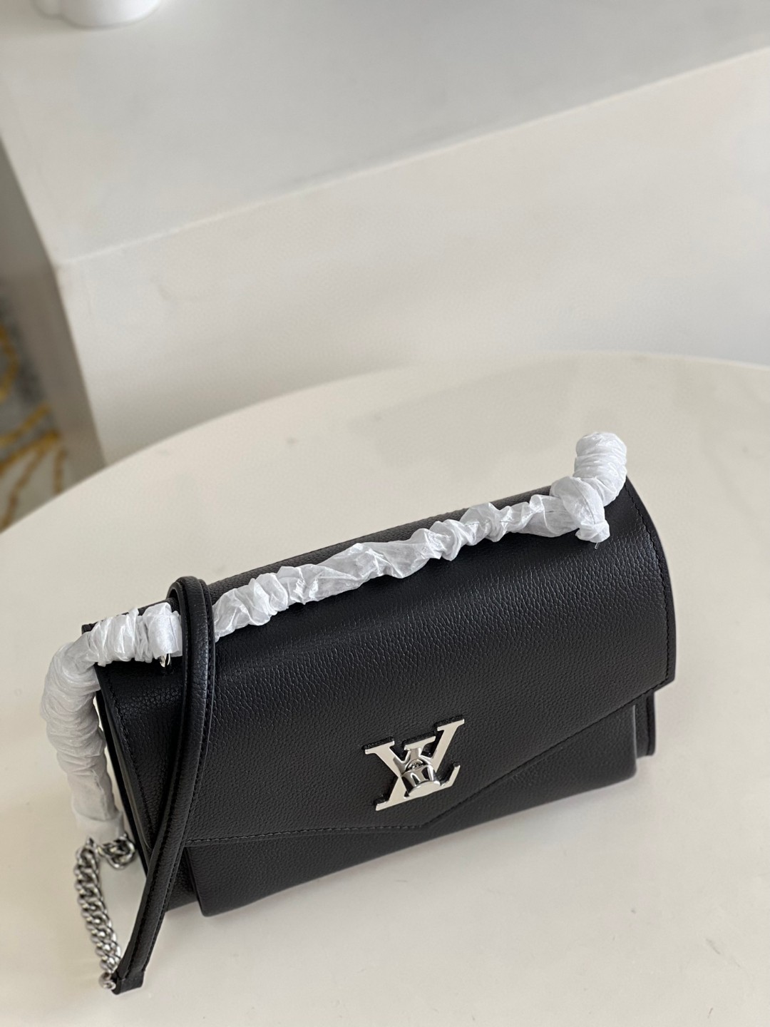 l**is V*t*n mylockme chain bag