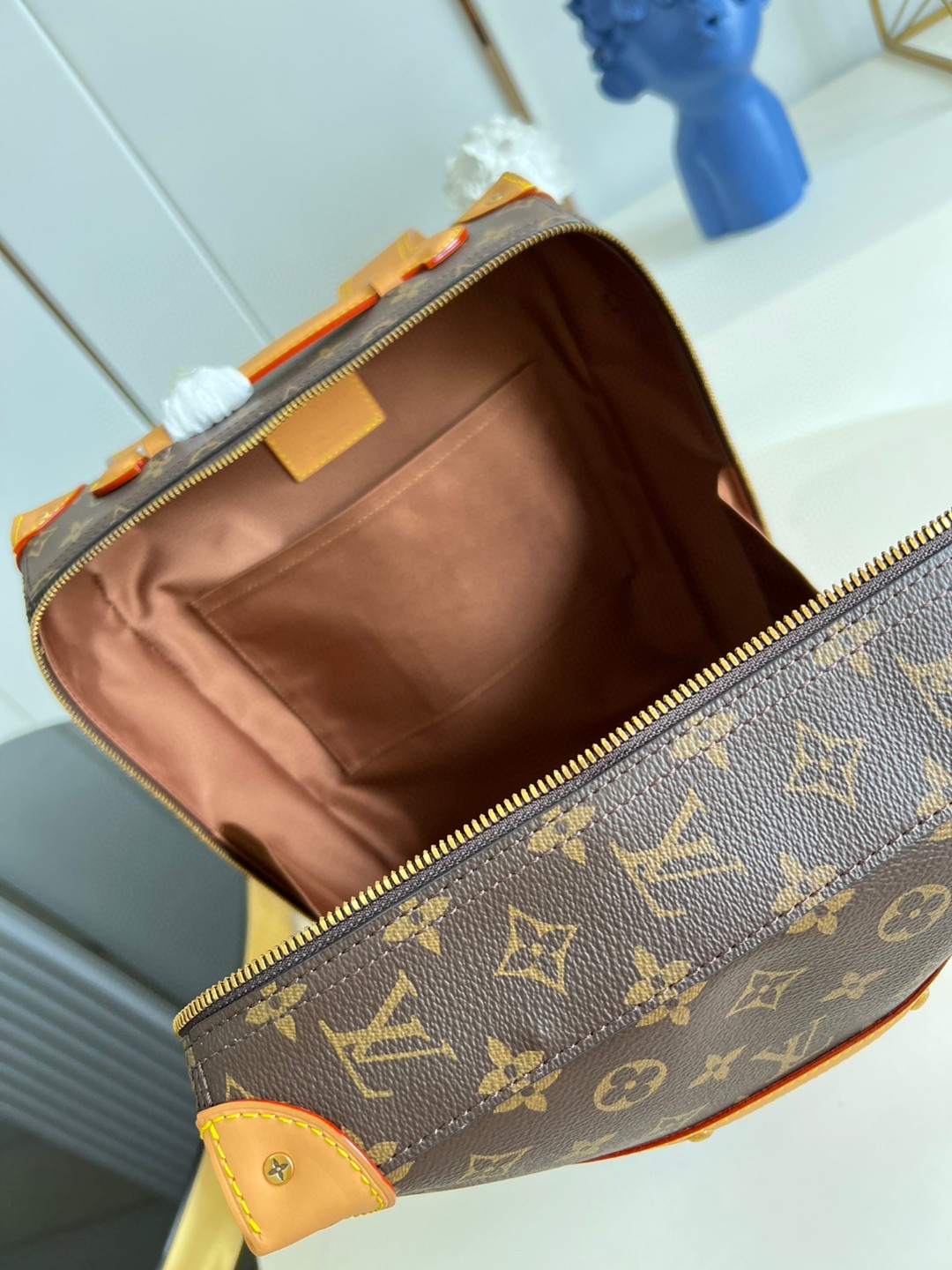 l**is V*t*n soft trunk backpack pm
