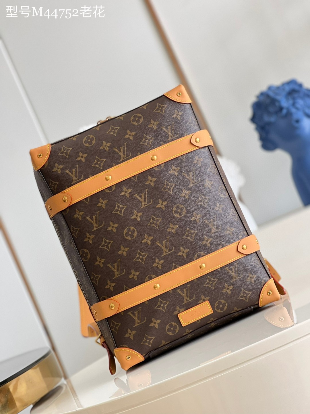 l**is V*t*n soft trunk backpack pm