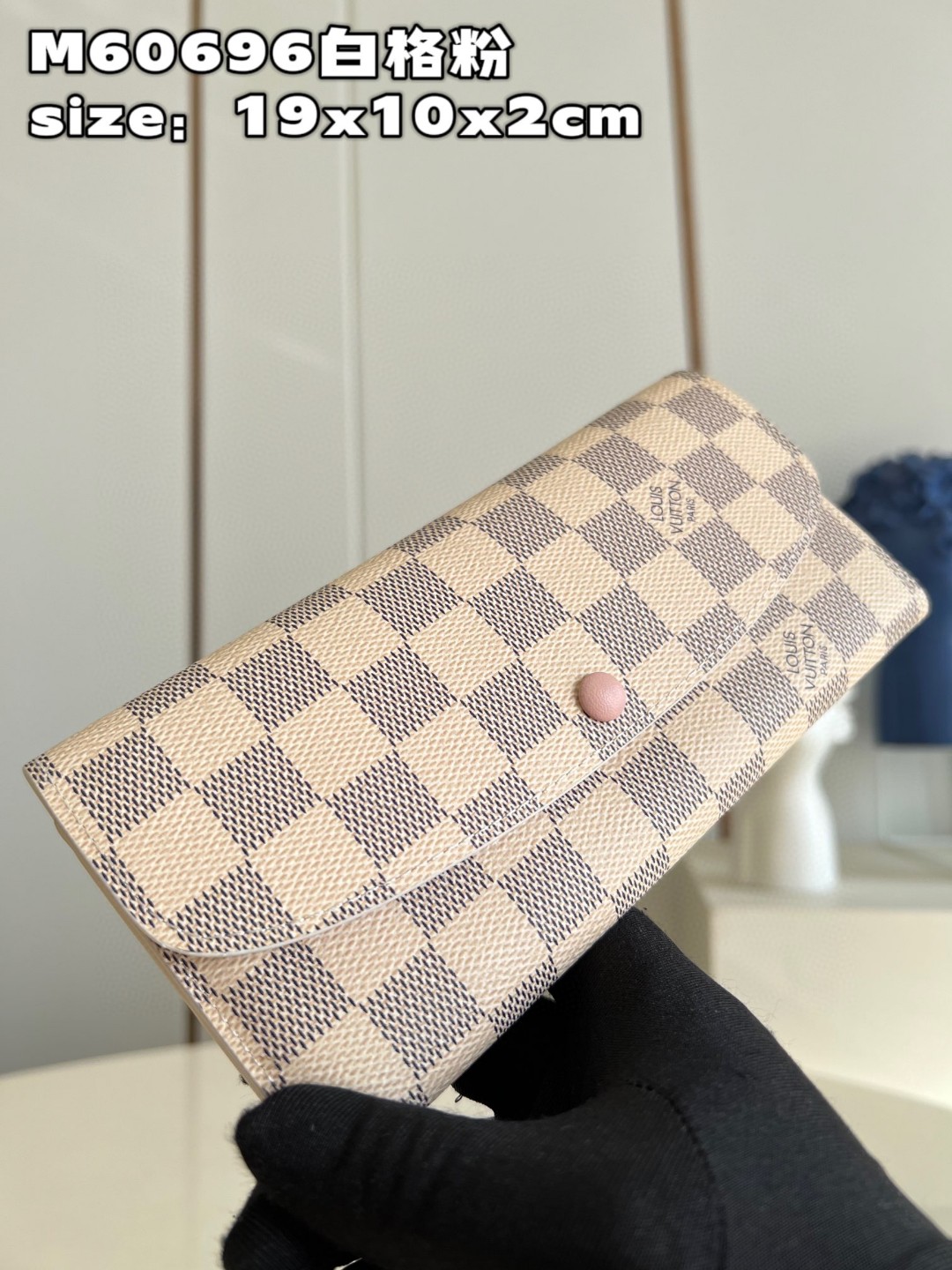 l**is V*t*n emilie wallet purse