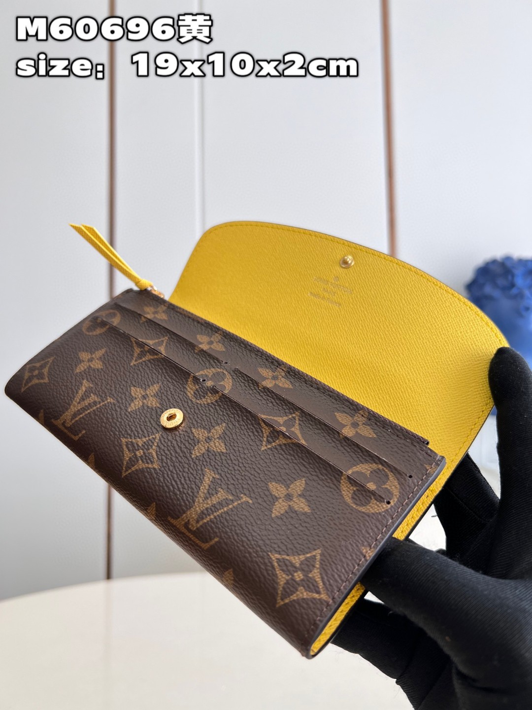 l**is V*t*n emilie wallet purse