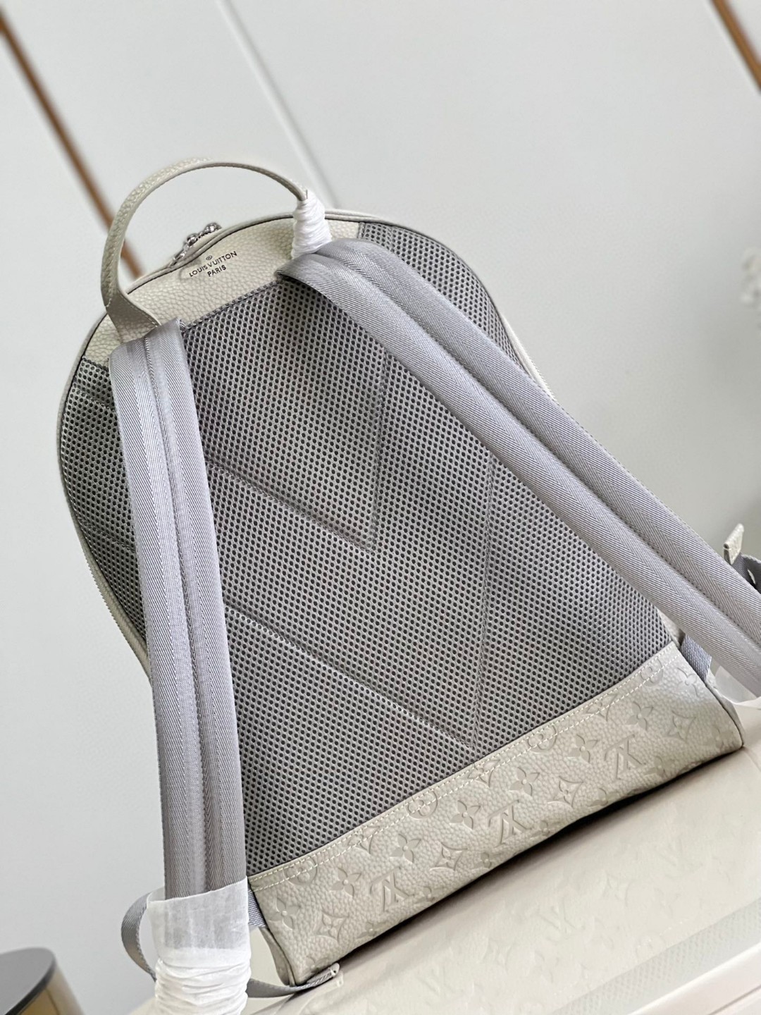 l**is V*t*n ellipse backpack