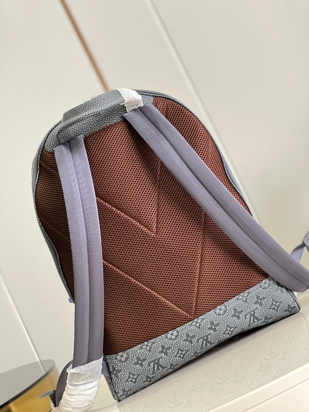 l**is V*t*n ellipse backpack