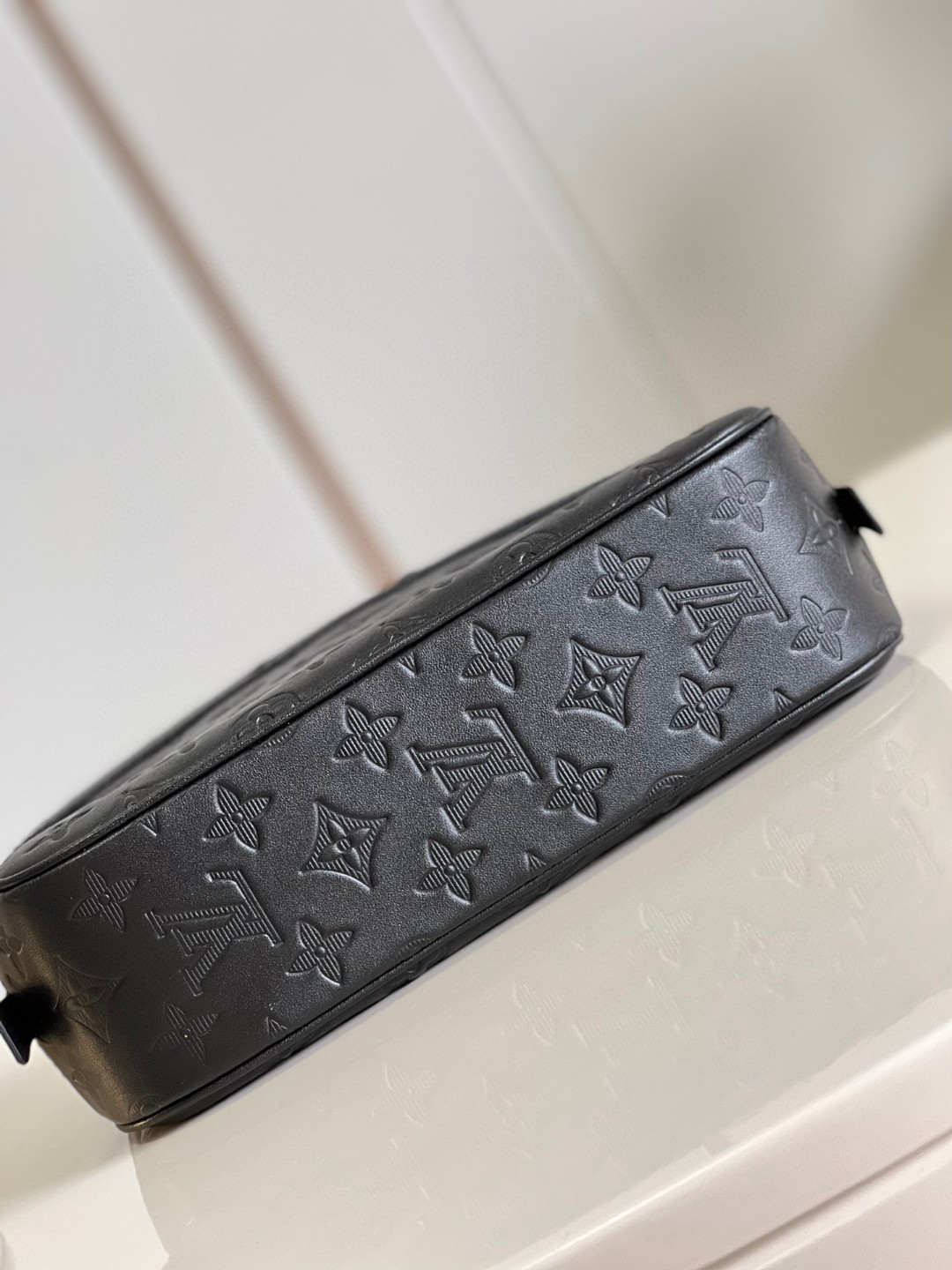 l**is V*t*n trousse toilette