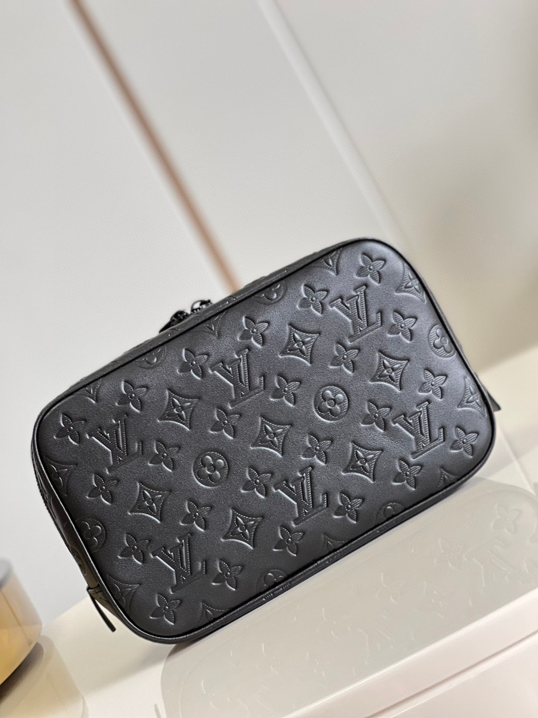 l**is V*t*n trousse toilette