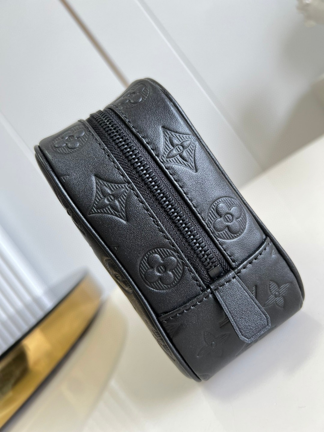 l**is V*t*n trousse toilette