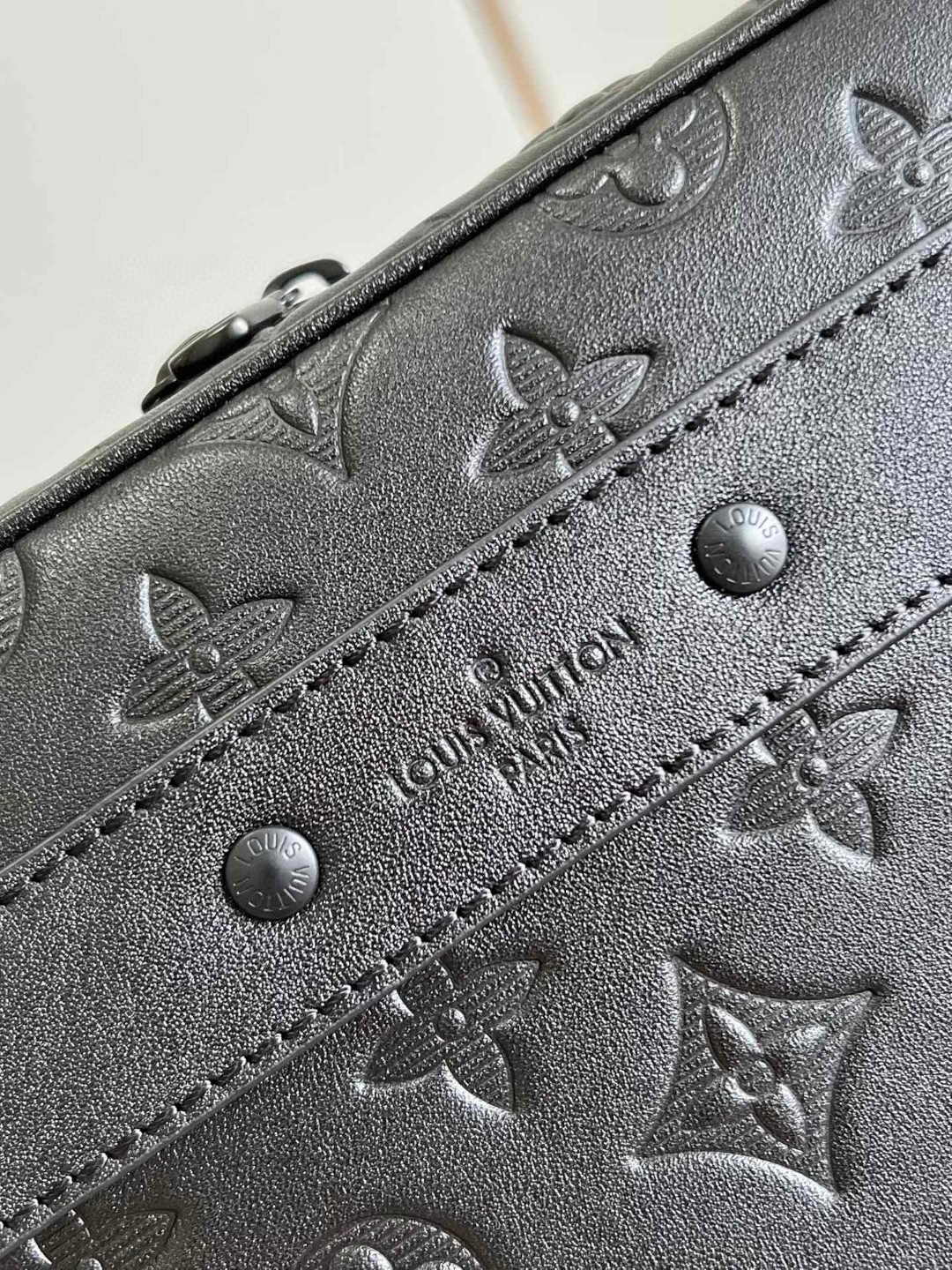 l**is V*t*n trousse toilette
