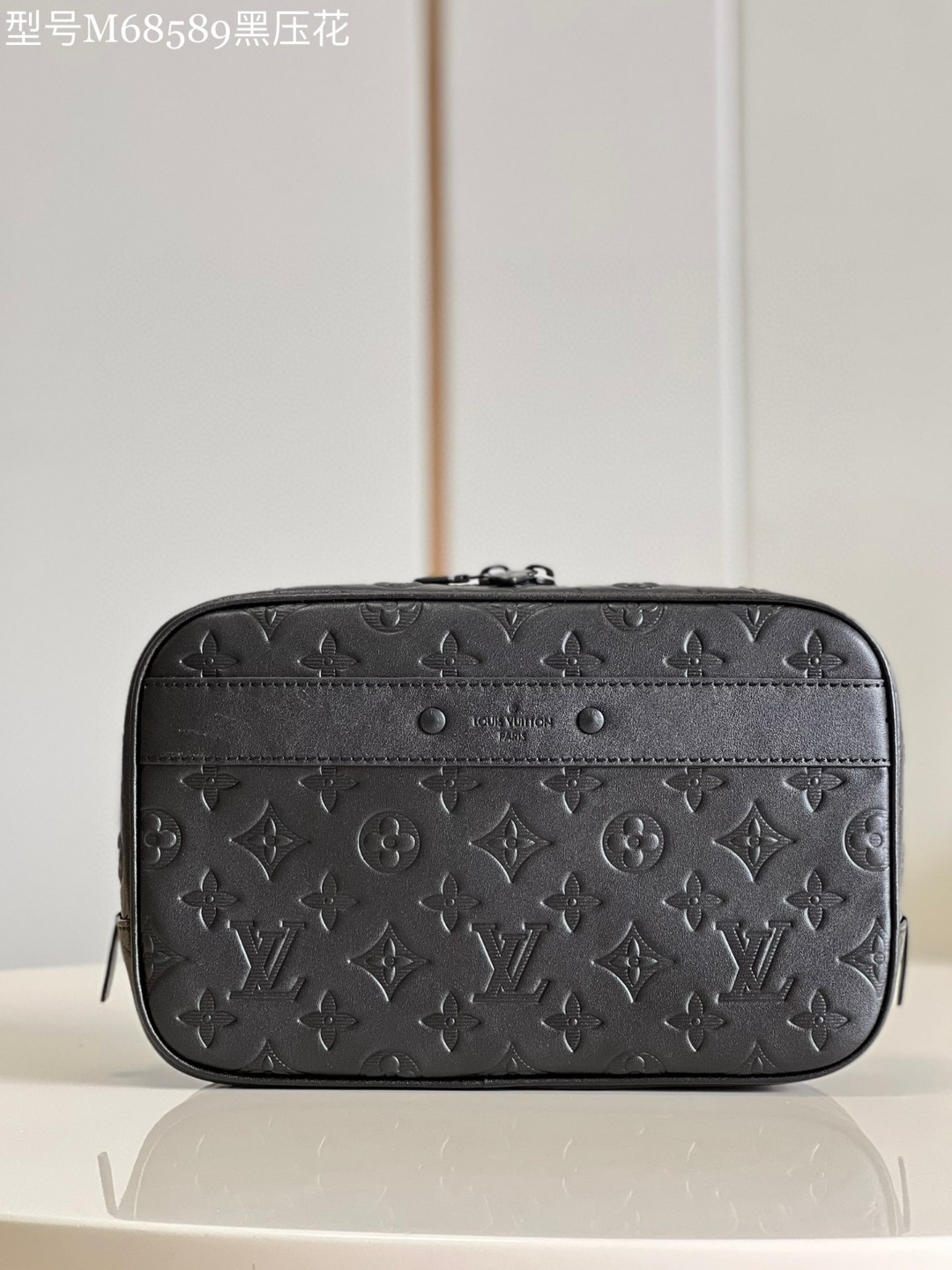 l**is V*t*n trousse toilette