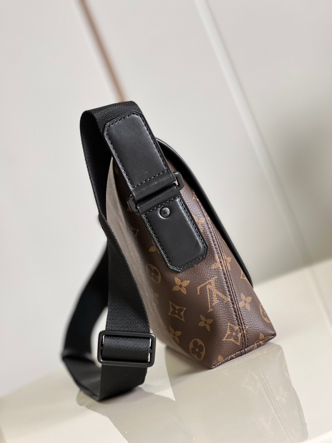 l**is V*t*n magnetic messenger