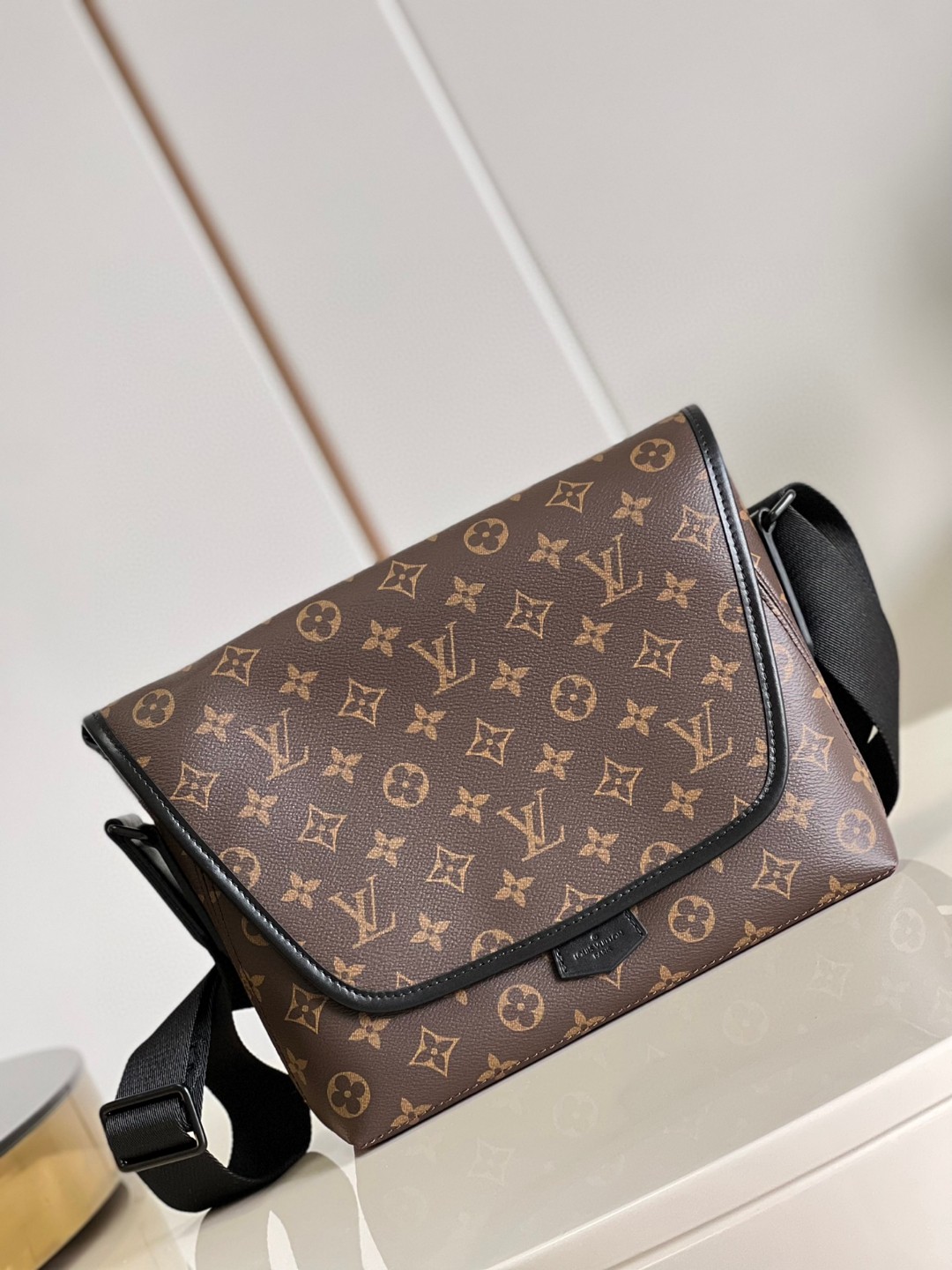 l**is V*t*n magnetic messenger